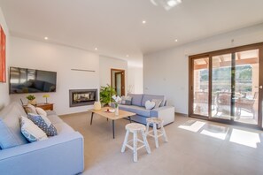 TV, ping pong - Finca Sa Canova d'Ariany with pool Mallorca (Ariany)