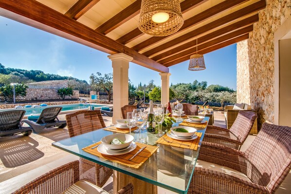 Outdoor dining - Finca Sa Canova d'Ariany with pool Mallorca (Ariany)