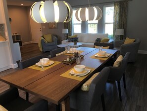Dining - Modern holiday villa overlooking the lake and the golf course (Rotonda West)