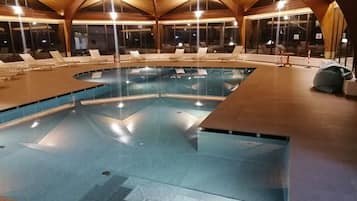 Innenpool, Liegestühle