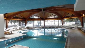 Indoor pool, sun loungers