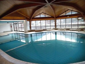 Indoor pool, pool loungers