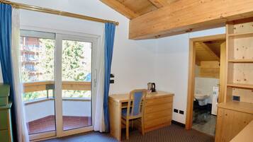 Apartamento, em edifício anexo | Vista do quarto