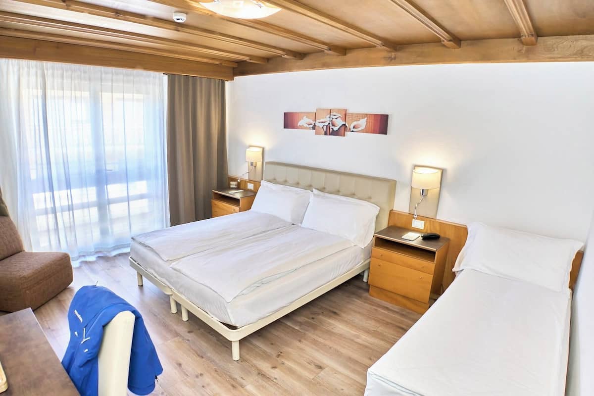 Triple Room | Desk, laptop workspace, cribs/infant beds, free WiFi