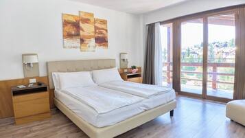 Desk, laptop workspace, cribs/infant beds, free WiFi