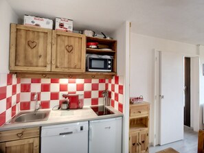 Fridge, microwave, dishwasher, toaster