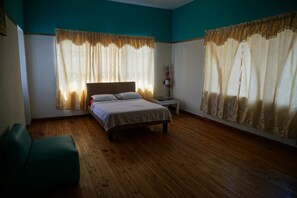 In-room safe, desk, iron/ironing board, free WiFi