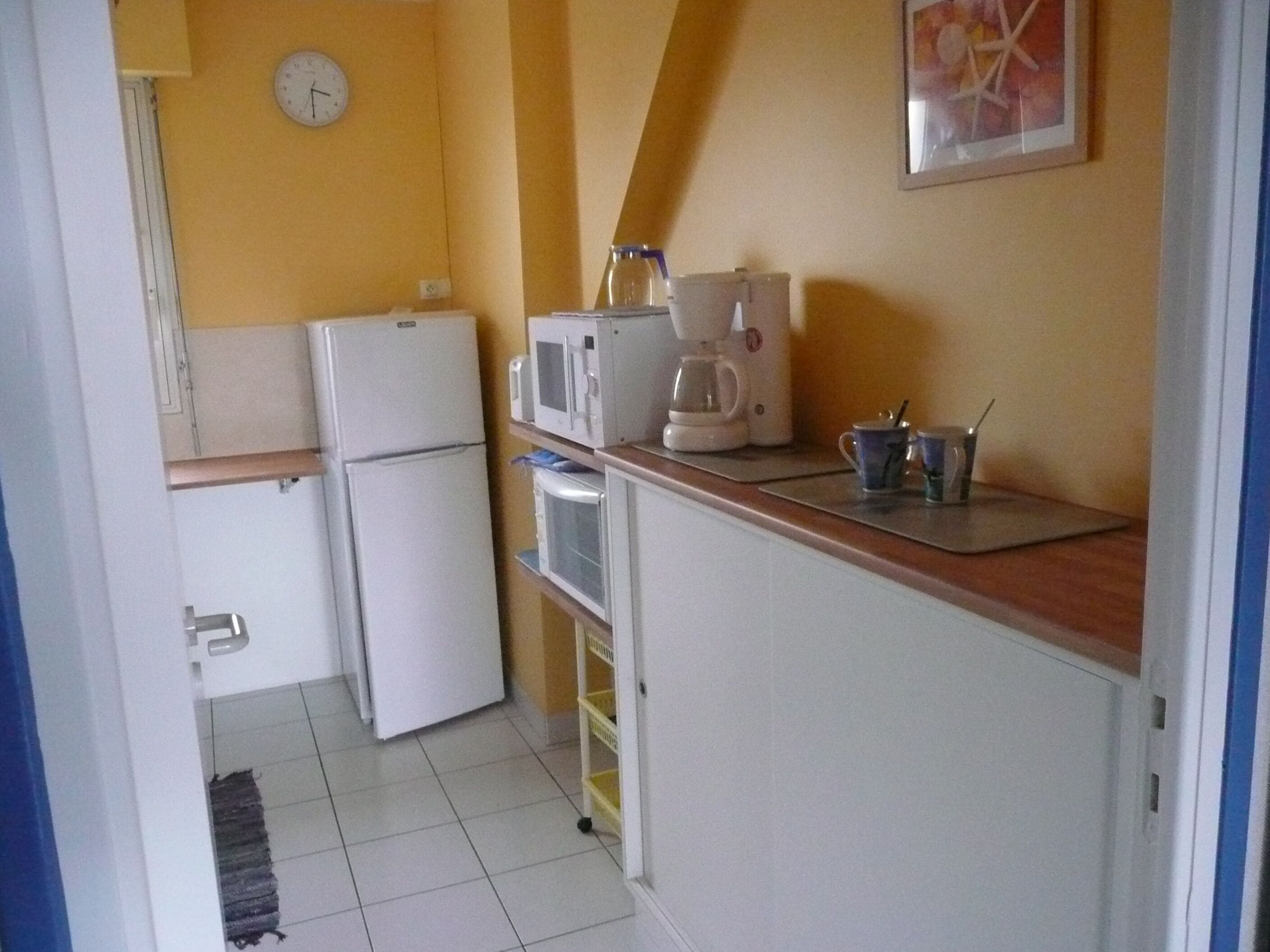 In a small residence of 6 apartments