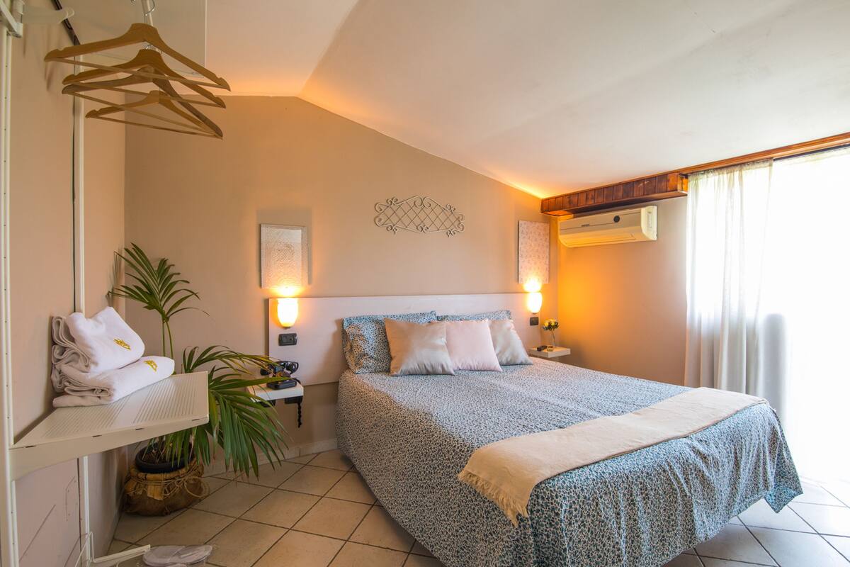 Comfort Double Room | Desk, blackout drapes, cribs (surcharge), WiFi (free)
