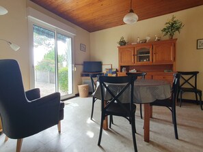 Interior - Charming 3-Star Villa, 2 Bedrooms, Garden Near Beach (L'Aiguillon-sur-Mer)