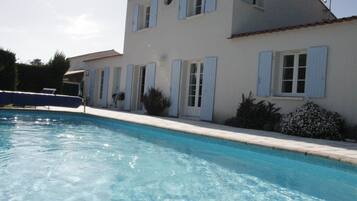 Piscine extérieure, piscine chauffée