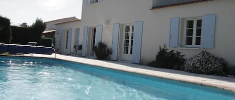 Piscina all'aperto, una piscina riscaldata