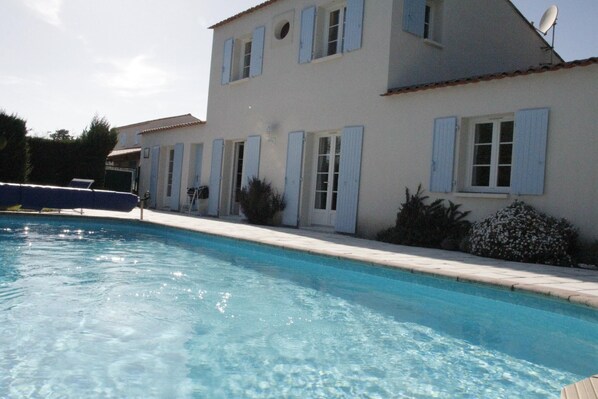 Piscine extérieure, piscine chauffée