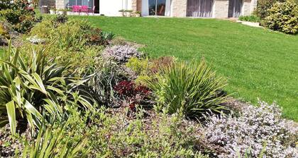 Location appartement vue de mer dans villa a St Cast le guildo, 400m plage