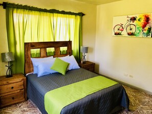 4 habitaciones, tabla de planchar con plancha y ropa de cama 