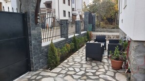 Courtyard view - Sharkova House Bansko (Bansko)