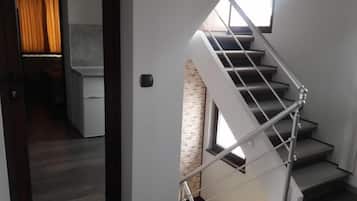 Apartment, 3 Bedrooms, Mountain View | Room amenity
