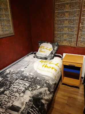 4 bedrooms, in-room safe, desk, iron/ironing board