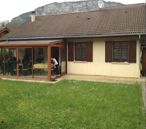 Exterior - CHEZ SANDRO 15 min from Geneva & Ski Resorts, hiking, paragliding ect! (Bonneville)