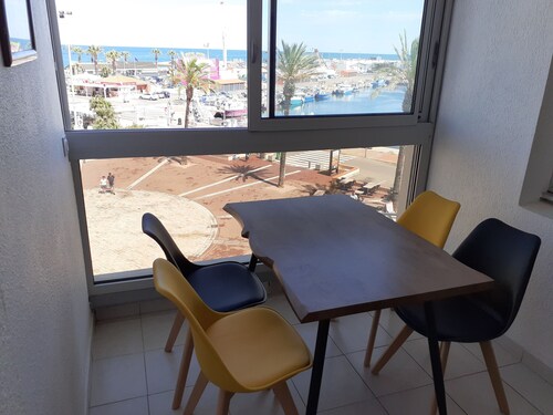 Studio, 4px, superbe vue sur la marina, 66750 St Cyprien plage. 250€ la semaine