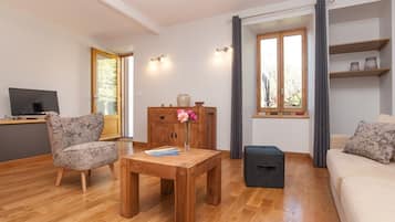 Tv, bøger, kontorer