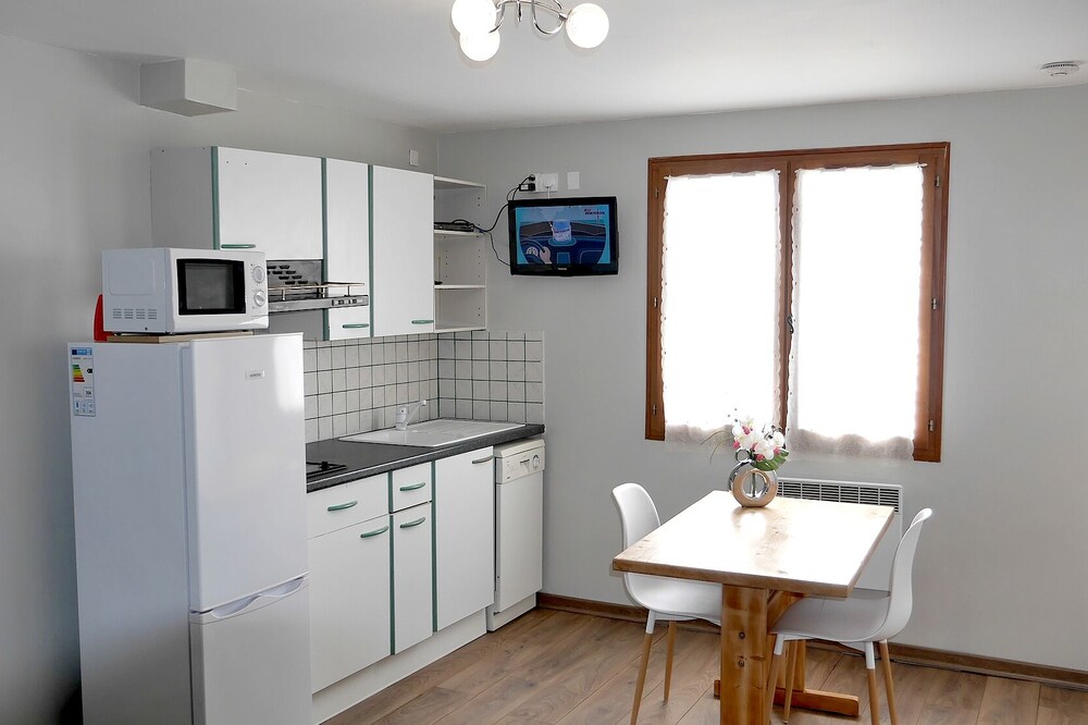 fully equipped studio - wifi - in mountain village - view of the 3 valleys