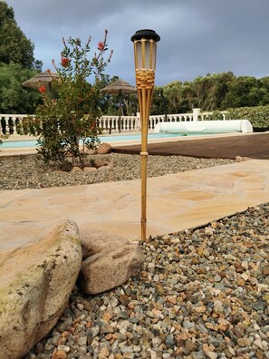 Property grounds - Villa with swimming pool and private park 5000m2, 3 bedrooms 3 bathrooms, Bonifacio/Porto-Vecchio (Bonifacio)