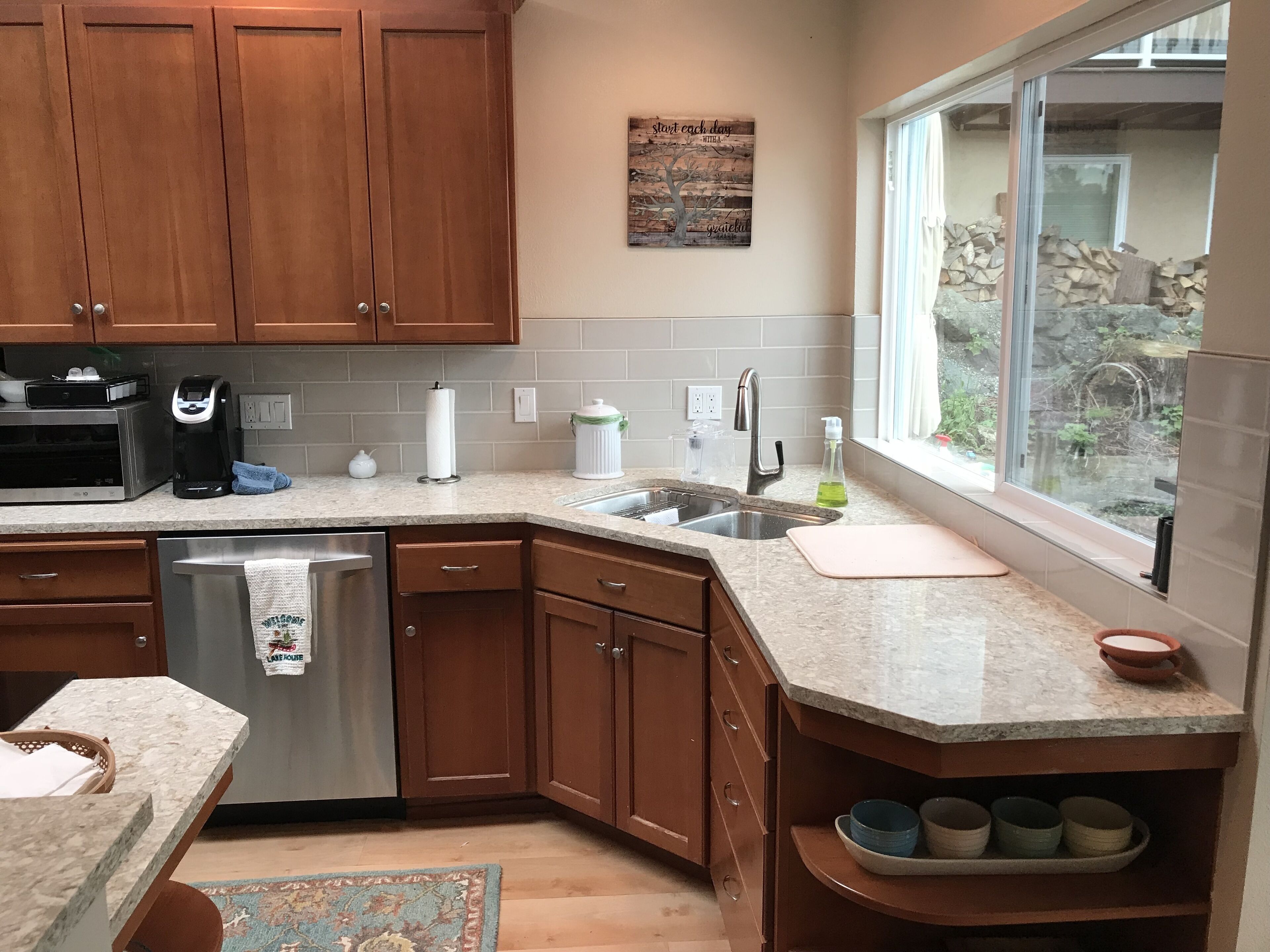 4 BDR/2 BA Waterfront Home  located on beautiful Lake Stevens.