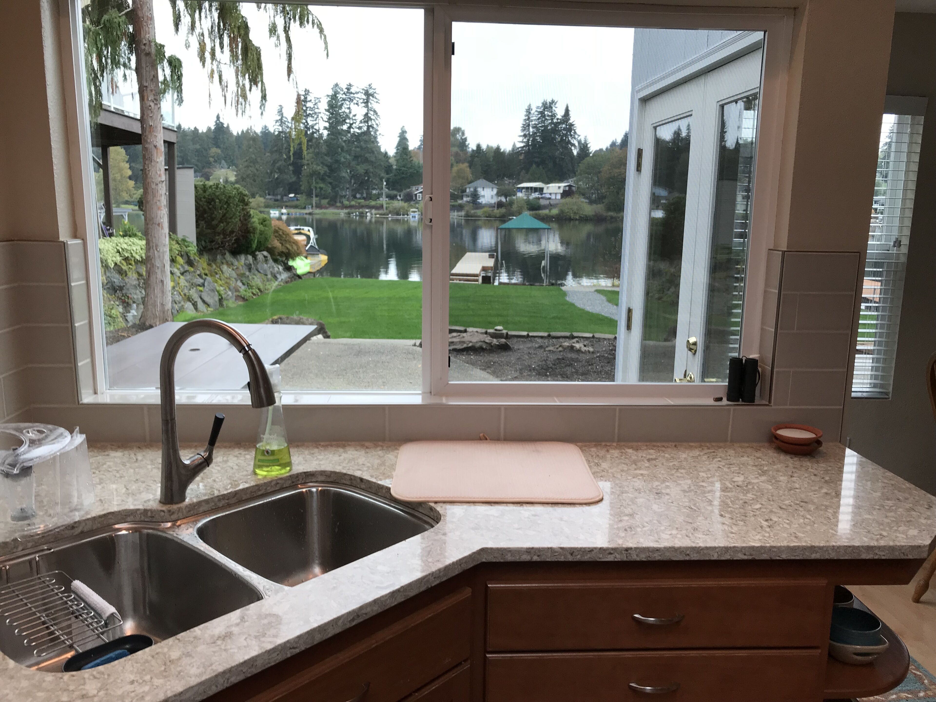 4 BDR/2 BA Waterfront Home  located on beautiful Lake Stevens.
