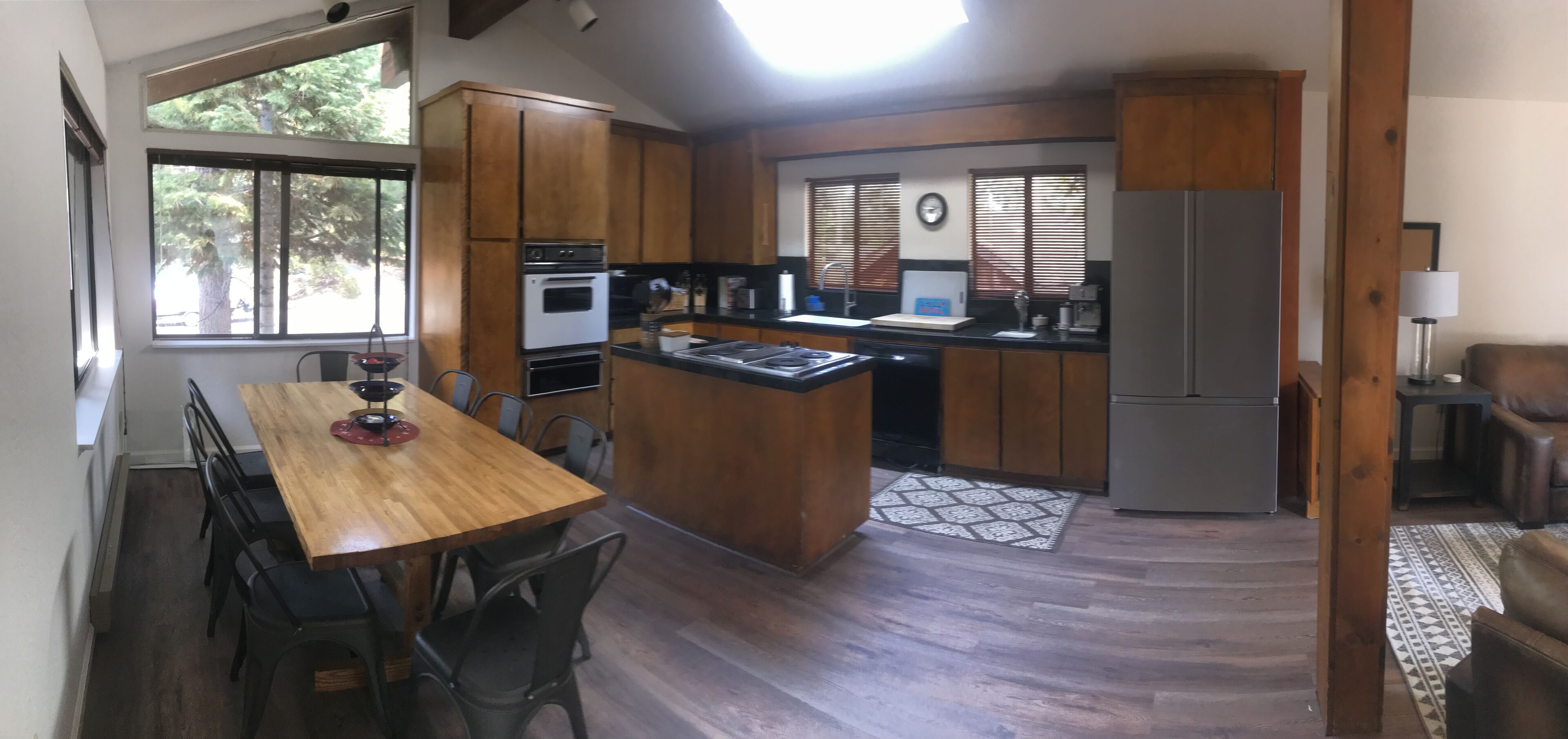 5 Bedrms w/ Large Deck & Lake View - Recent Re-Fresh - Floors, Furniture & Beds