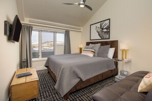 3 bedrooms, internet, bed sheets - Exceptional 3 bedroom sleeps 10 on Main St in downtown (Winter Park)