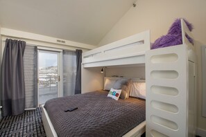3 Schlafzimmer, Reisekinderbett, Internetzugang, Bettwäsche