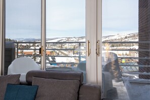 Interior - Exceptional 3 bedroom sleeps 10 on Main St in downtown (Winter Park)