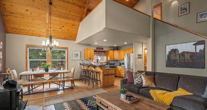 Pet-Friendly Mountain Retreat | Clubhouse Access, Hot Tub, Near Golf & Trails