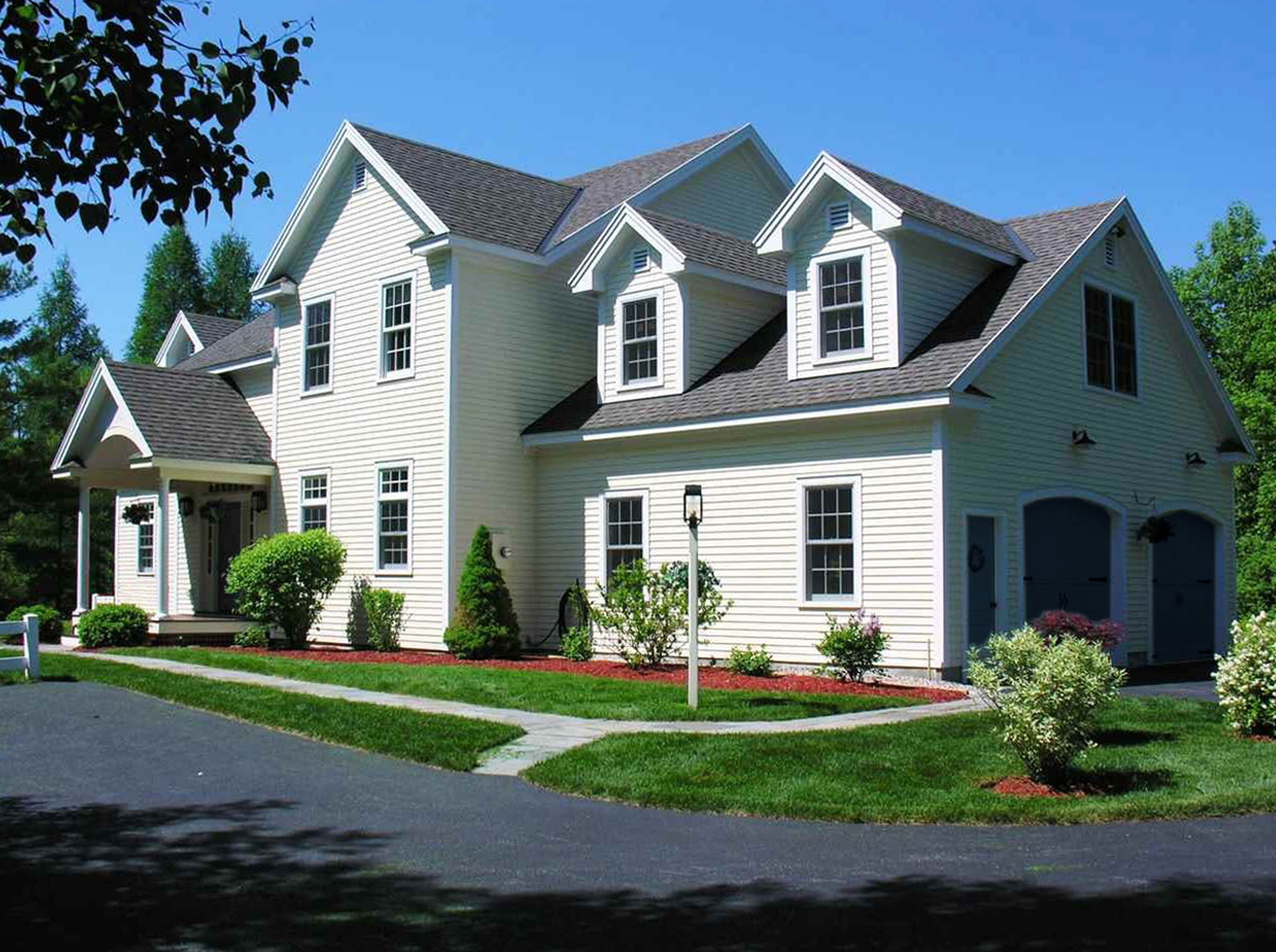 Luxury home in the heart of Manchester. Walk to shops; minutes to mountains. 