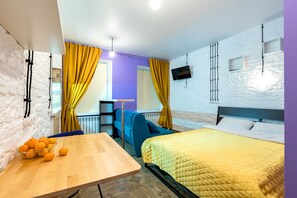 ดีไซน์อพาร์ทเมนท์, เตียงควีนไซส์ 1 เตียง และโซฟาเบด, ปลอดบุหรี่, วิวสวนหย่อม | 1 ห้องนอน, ห้องพักตกแต่งอย่างมีเอกลักษณ์, ตกแต่งพิเศษโดยเฉพาะ