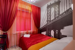 อพาร์ทเมนท์สำหรับครอบครัว, เตียงควีนไซส์ 1 เตียง และโซฟาเบด, ปลอดบุหรี่, วิวสวนหย่อม | วิ�วจากห้องพัก