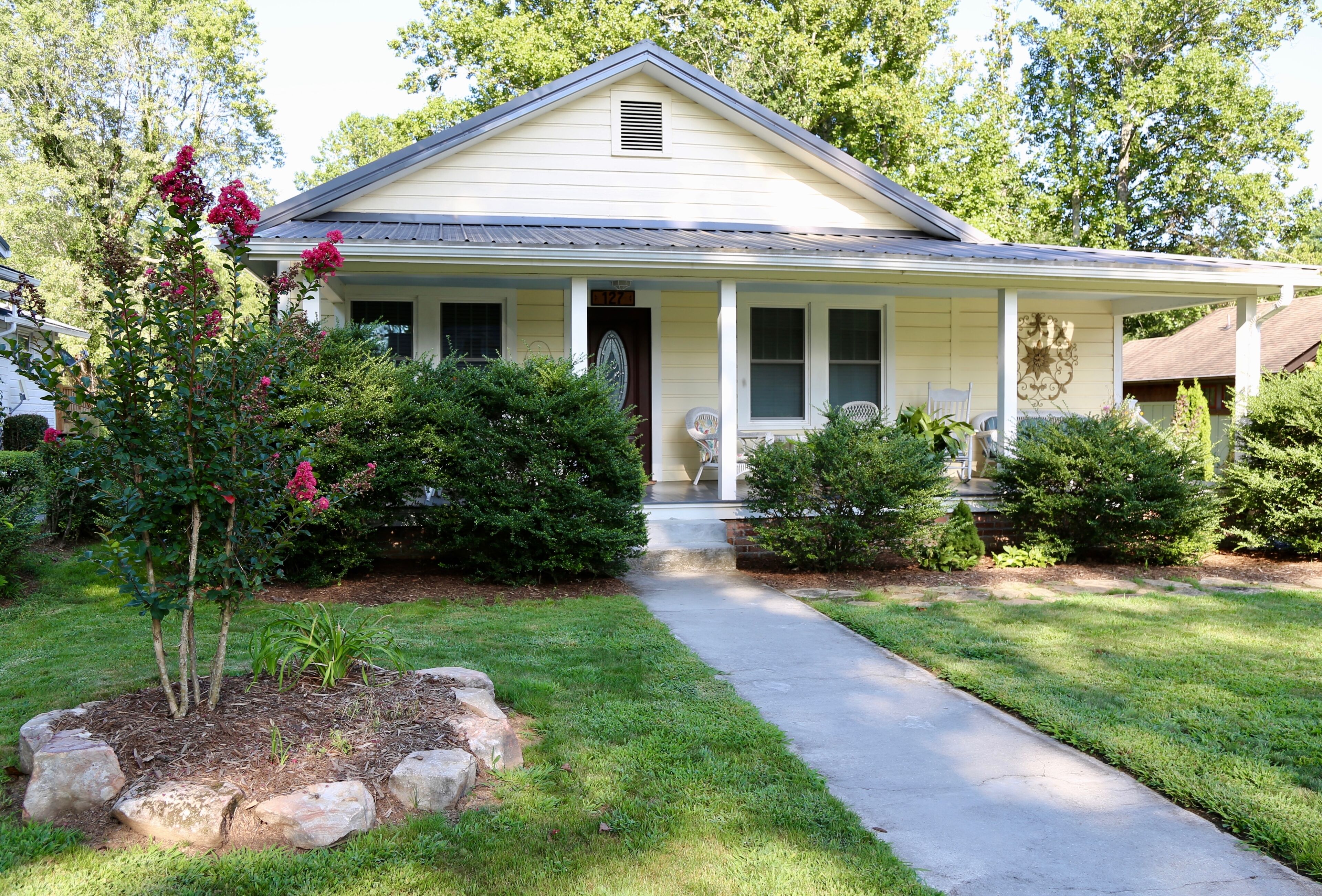Perfect Location! Downtown Brevard - No Need to Drive After You Arrive