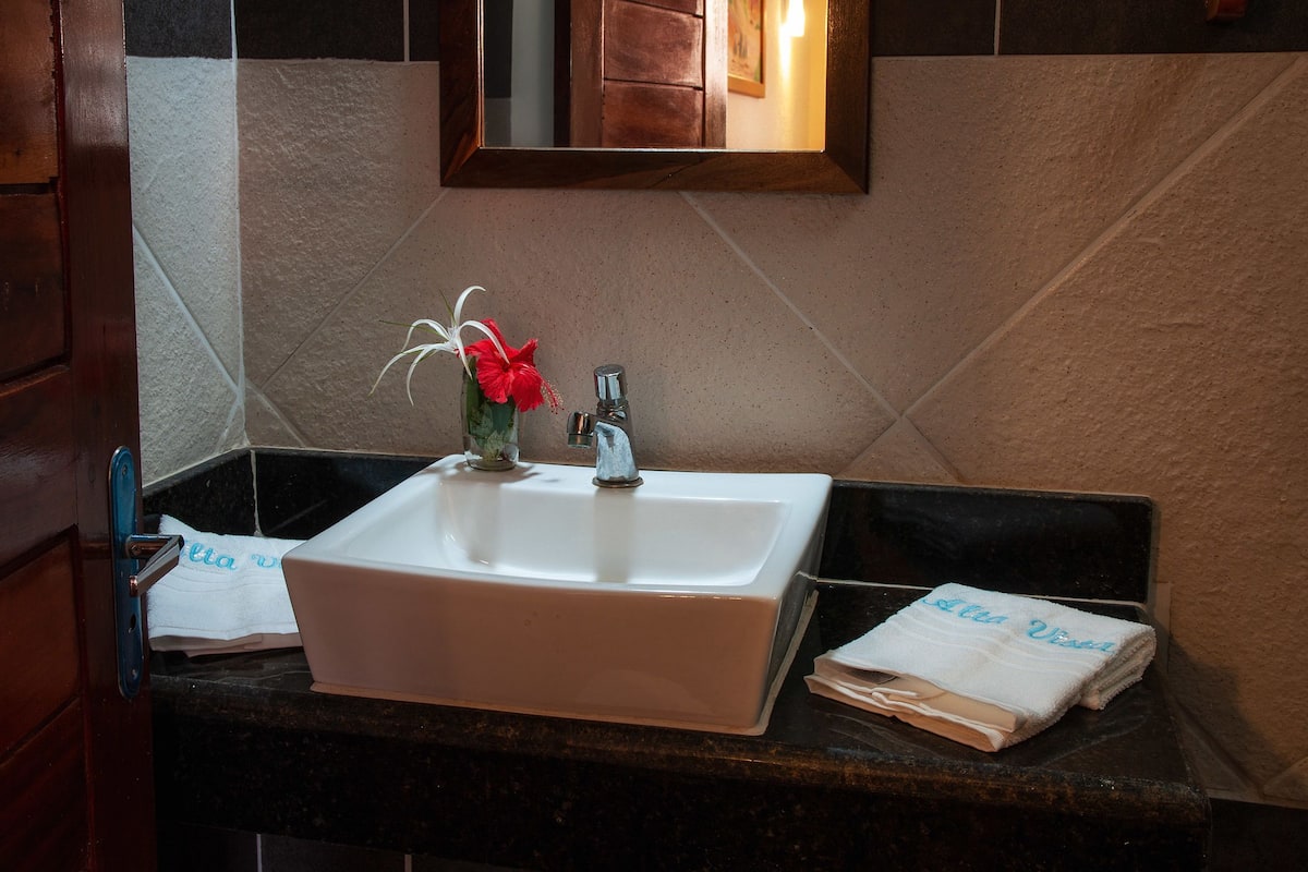 basic room, non smoking | bathroom | shower, hair dryer, towels