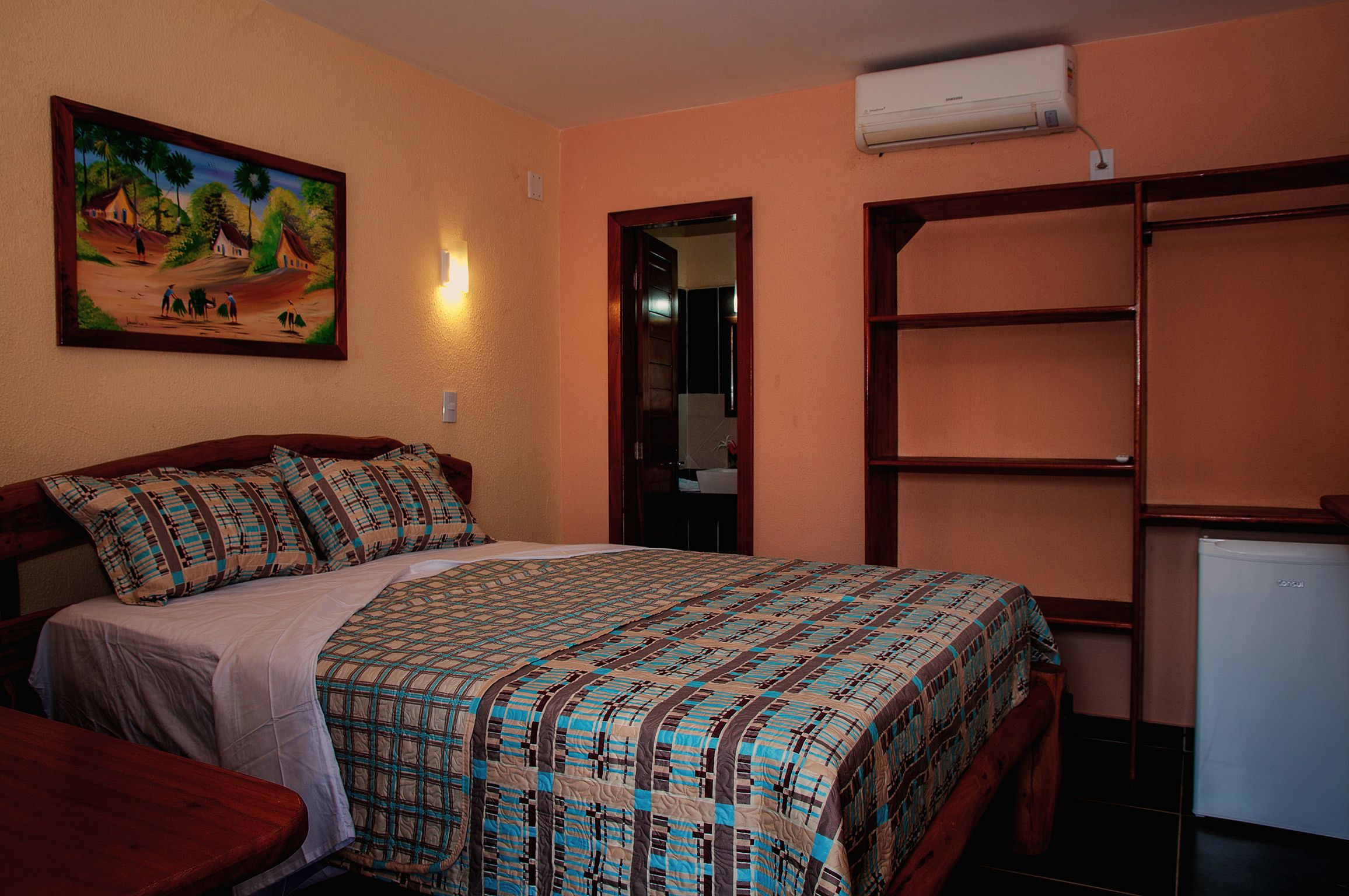 basic room, non smoking | minibar, individually decorated, individually furnished, desk