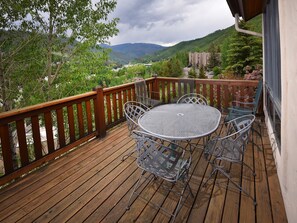 Outdoor dining - Glacier Court 1844 | 4BR Vail Vacation Home w/ Portable AC | Hot Tub (Vail)