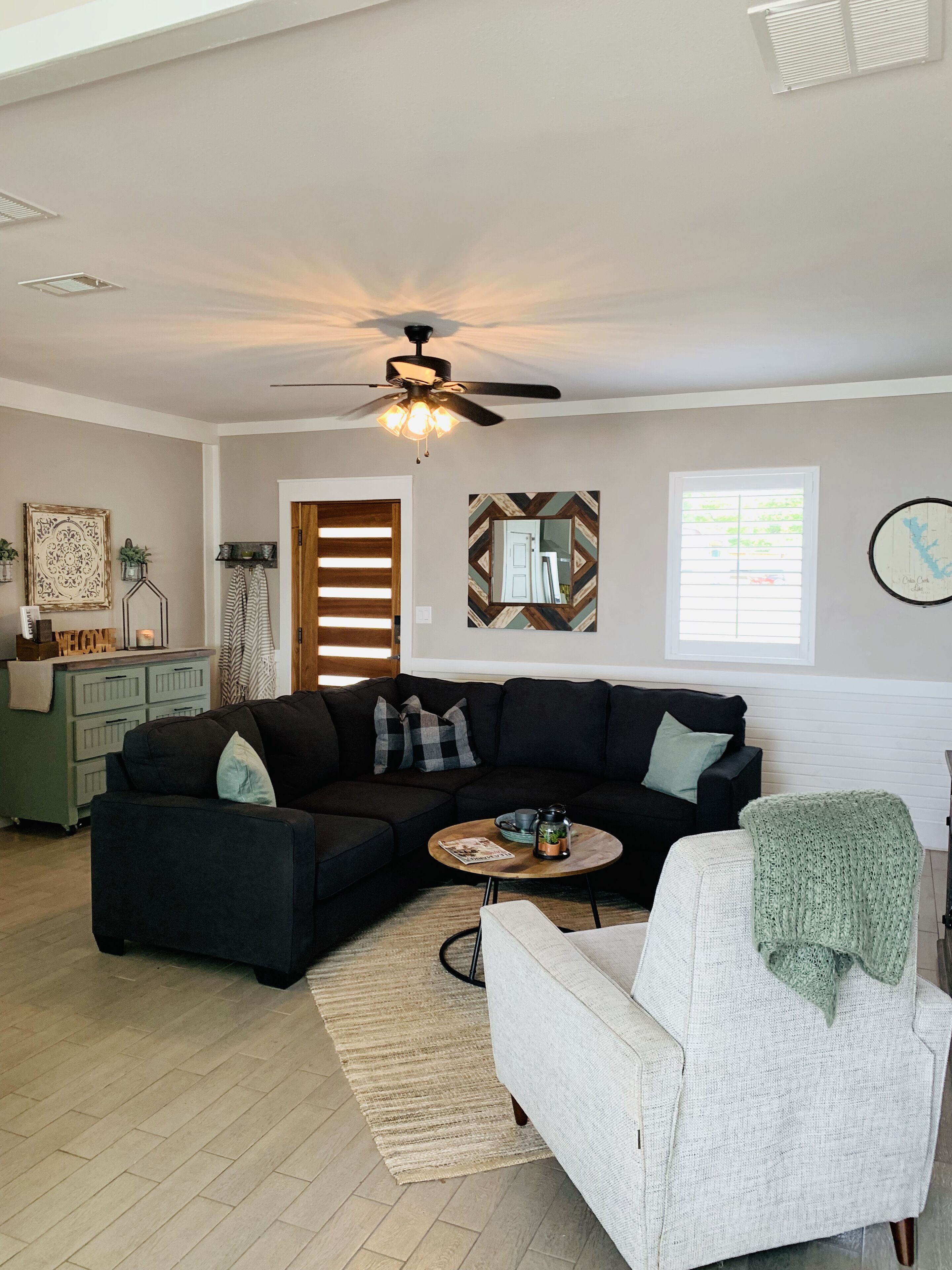 Private Beautiful Waterfront Home. Boat Dock to enjoy Sunrise and Sunsets!