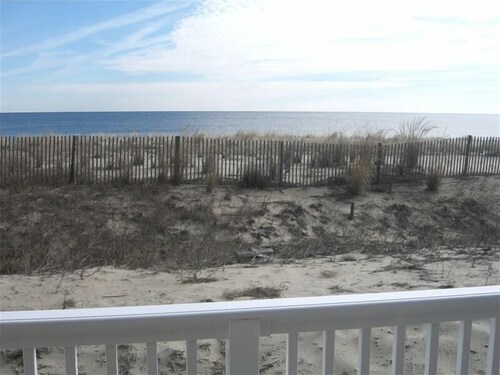 RECIENTEMENTE RENOVADO ** Dewey Beach Oceanfront