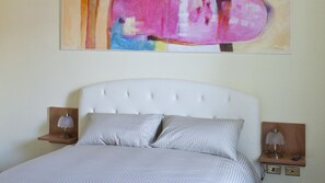 Deluxe-Vierbettzimmer | Daunenbettdecken, Betten mit Memory-Foam-Matratzen, Zimmersafe