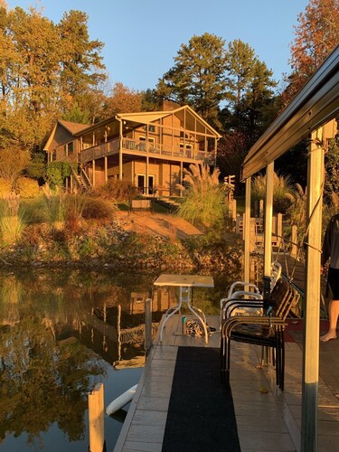 15% Discount Jan-Mar. 4/3 Waterfront Home w/ Covered Dock,  Pet Friendly