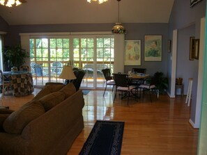 Smart TV, fireplace, video games, DVD player - 4/3, Waterfront Home w/ Covered Dock, Child Sand Play Pit,  Pet Friendly! (Seneca)