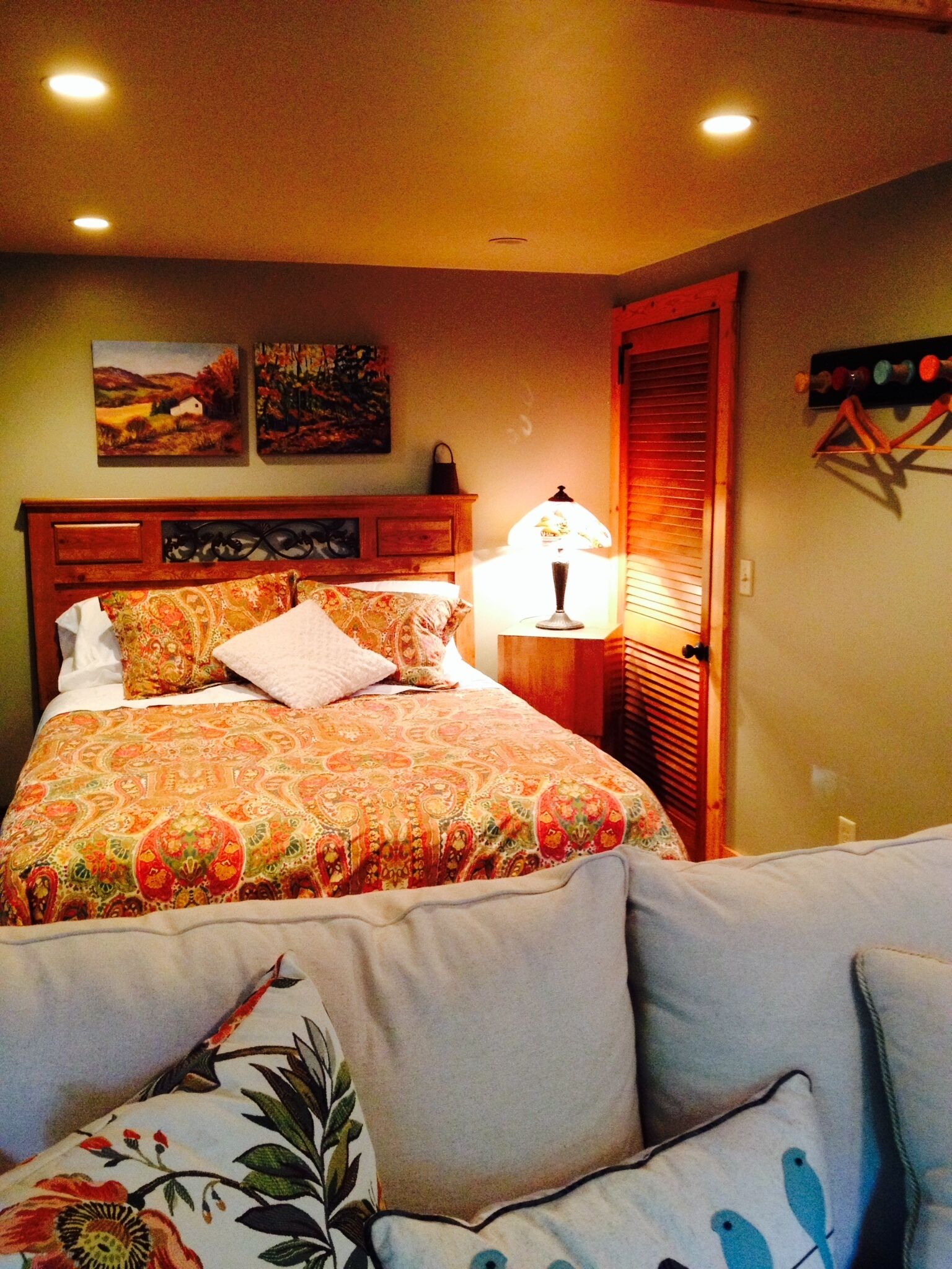  Peaceful Lake Cottage