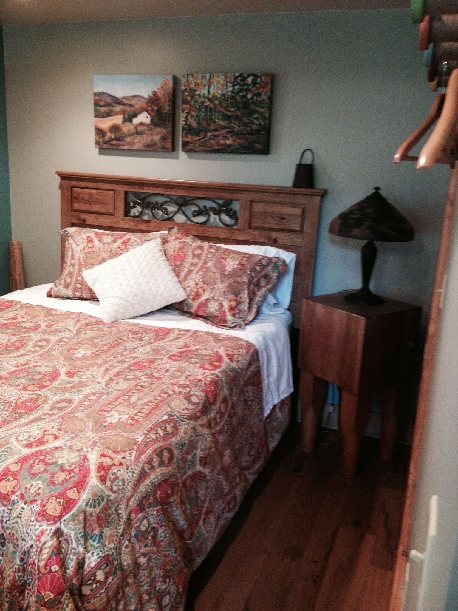  Peaceful Lake Cottage