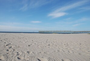 På stranden og solsenger
