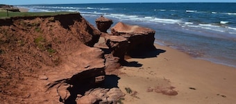 The rest is in Anne's land! - Hot tub, Kayaks Centrally located, stunning views.